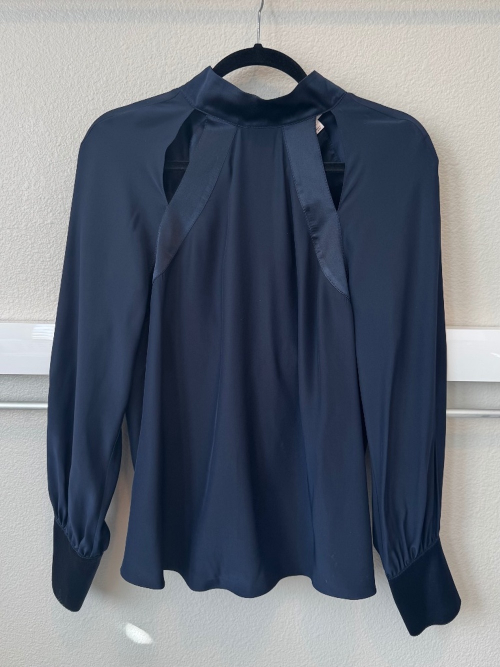 Cinq à Sept 100% Silk Navy Open-Back Blouse – Size M